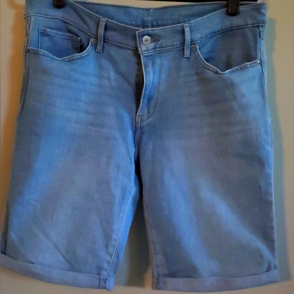 Levi's Stretch Long Denim Shorts Light Wash Size 33